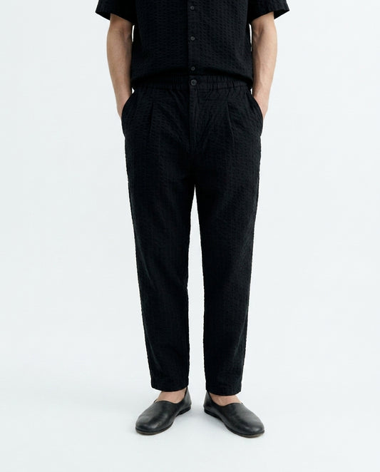 Pantalón negro seersucker Luc sostenible-1.1