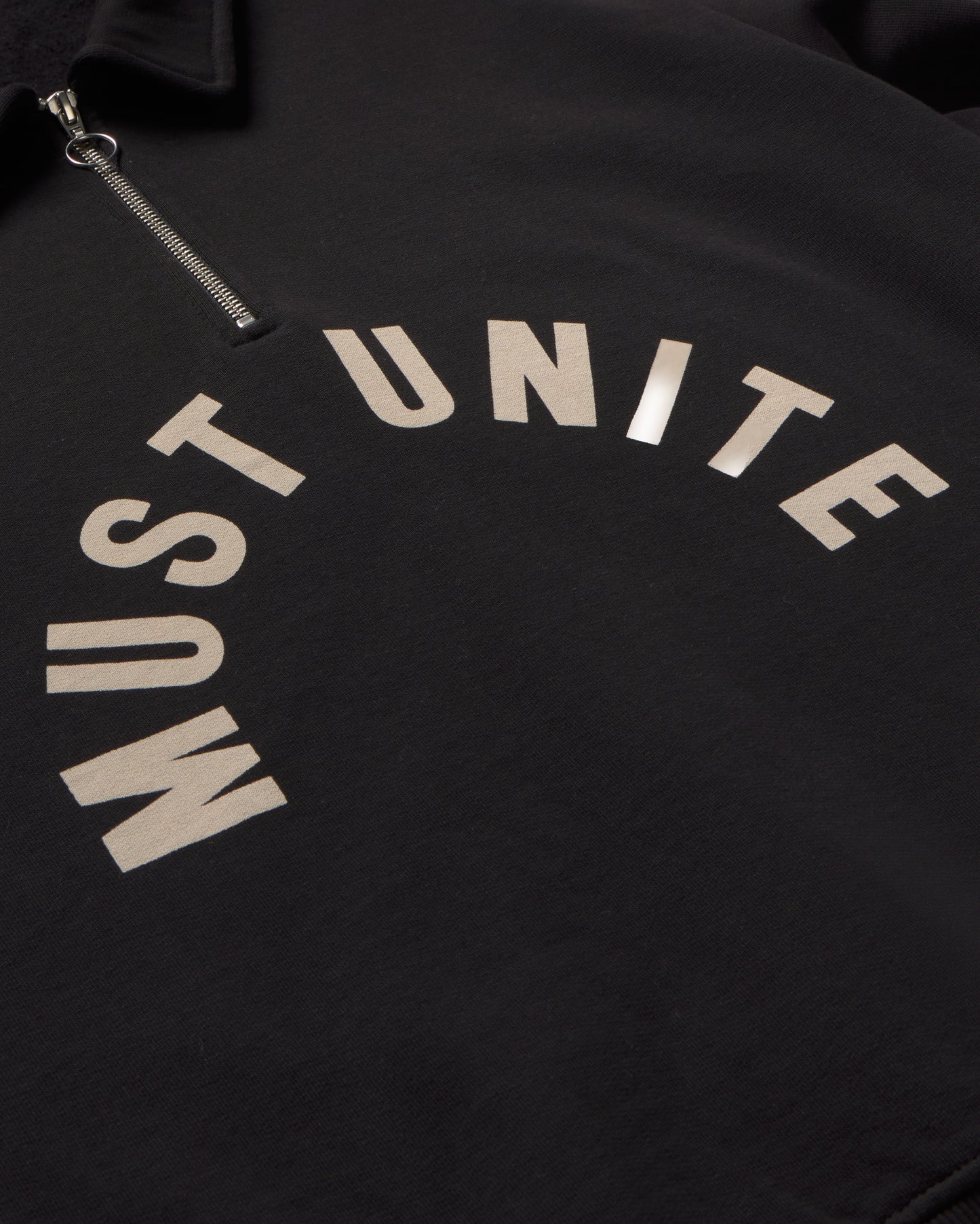 Sudadera negra must unite Gallagher sostenible - silueta 2