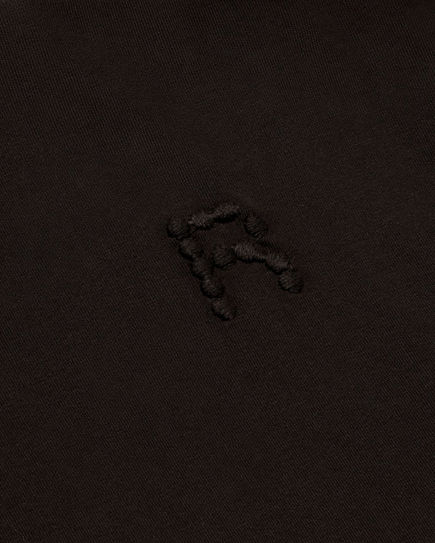 Camiseta negra Aaron sostenible - silueta 2