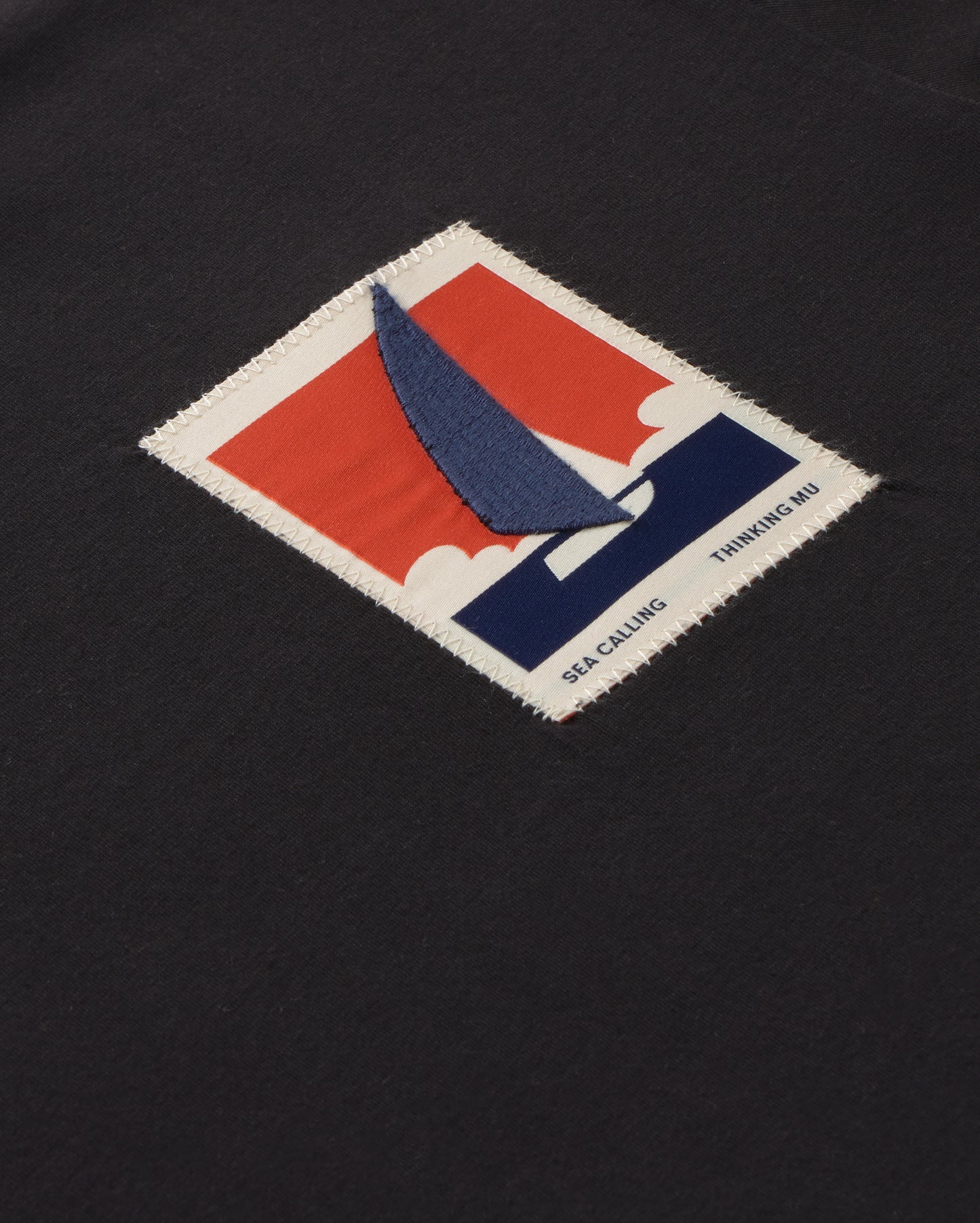 Camiseta negra patched optimist Zach sostenible silueta - 2