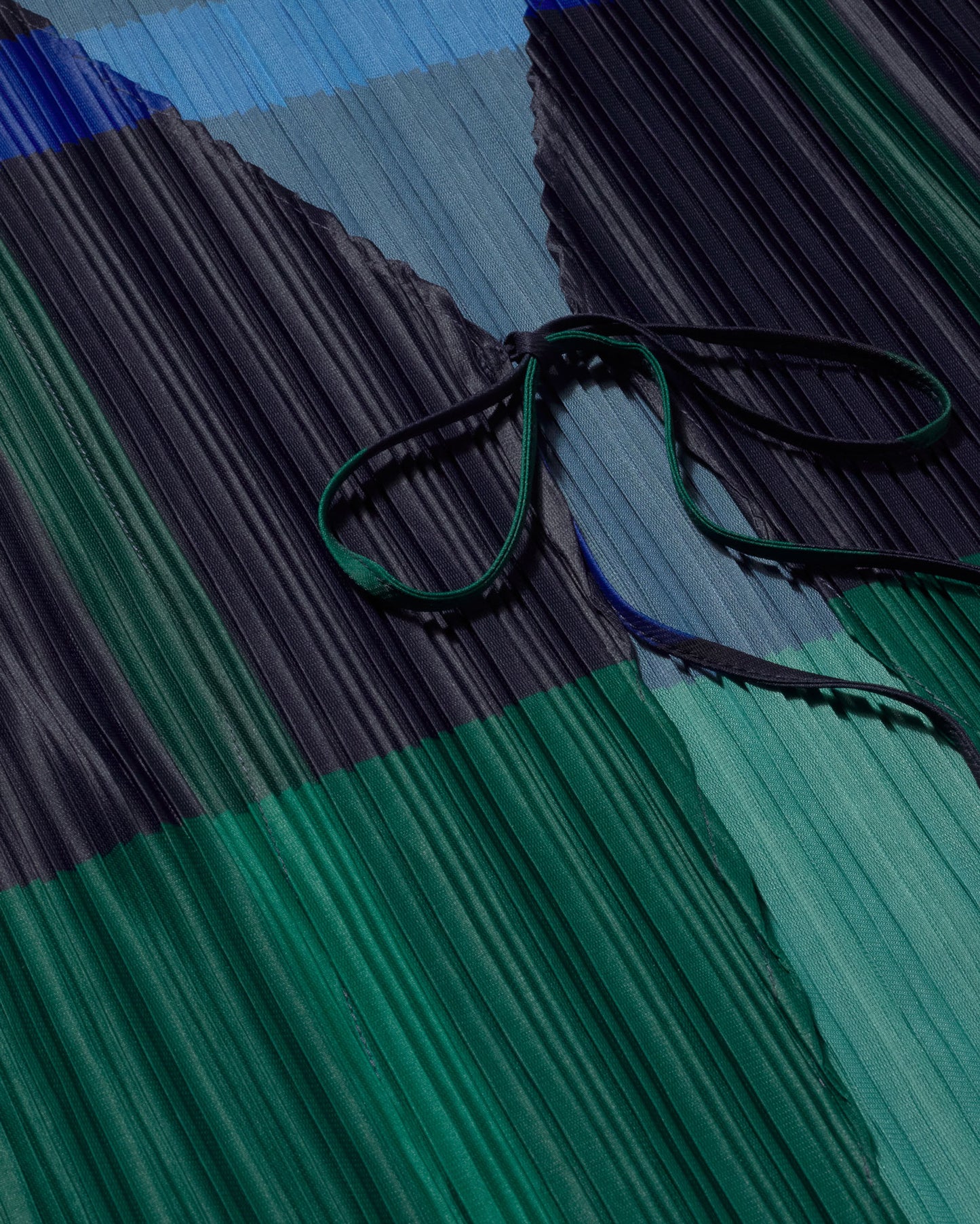 Blusa multicolor plisada Marina sostenible - silueta 2