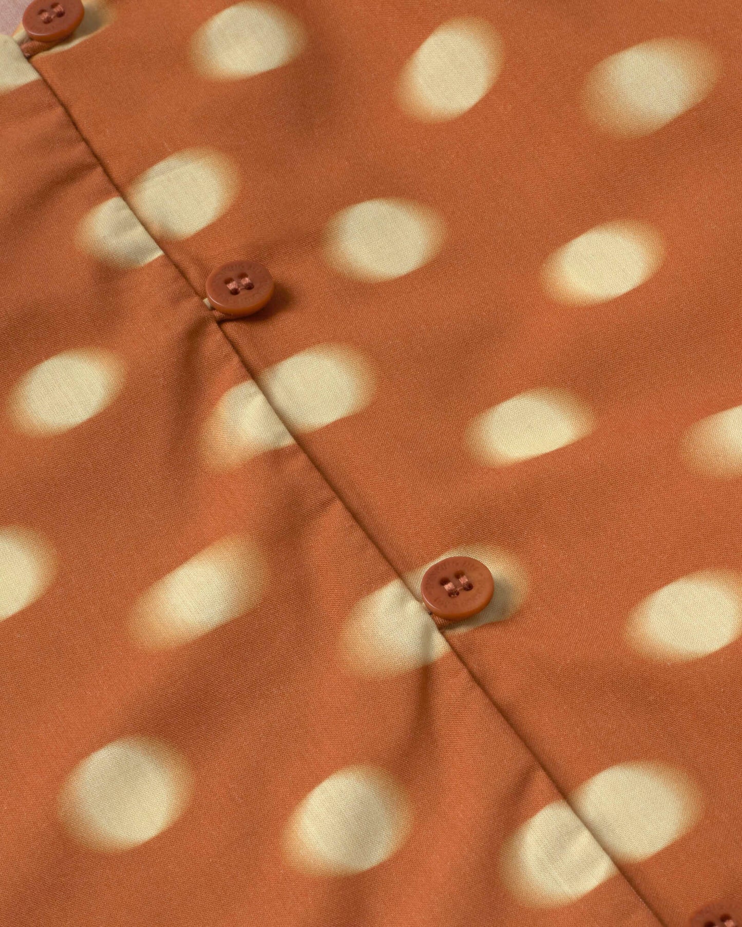 Blusa lunares marrón Leia sostenible silueta - 2