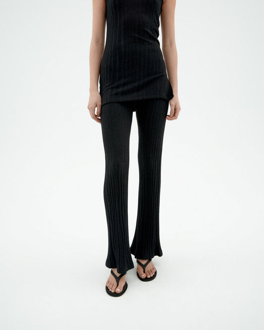 Pantalón negro Naia sostenible-1