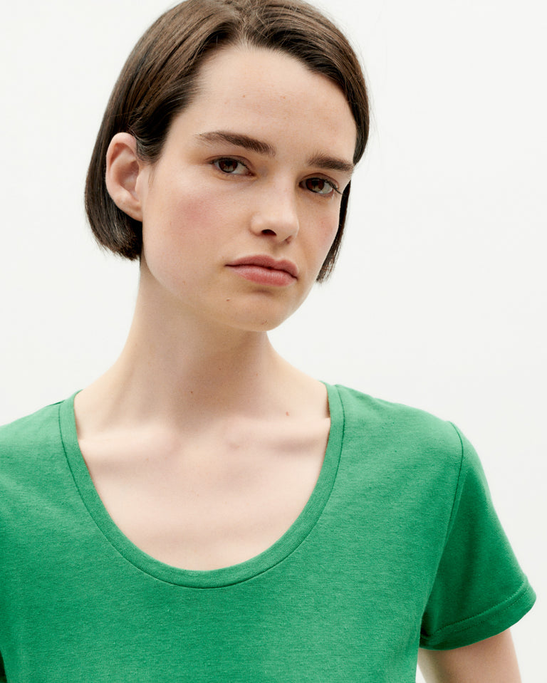 Camiseta verde hemp Regina sostenible -3