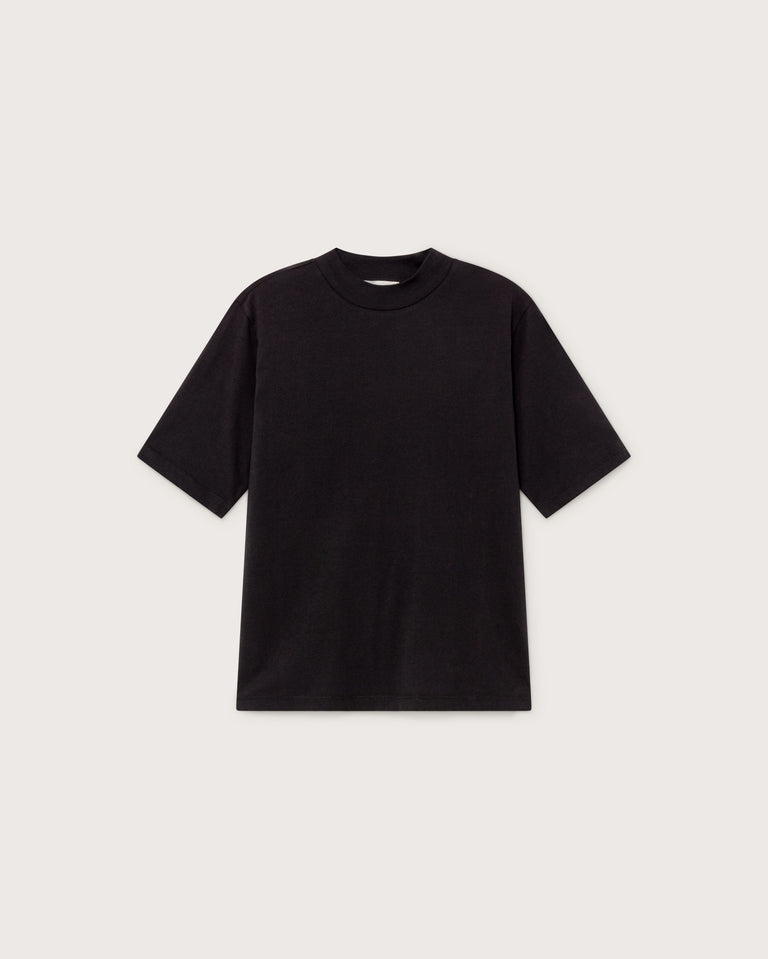 Camiseta negra básica Mock sostenible-foto silueta4