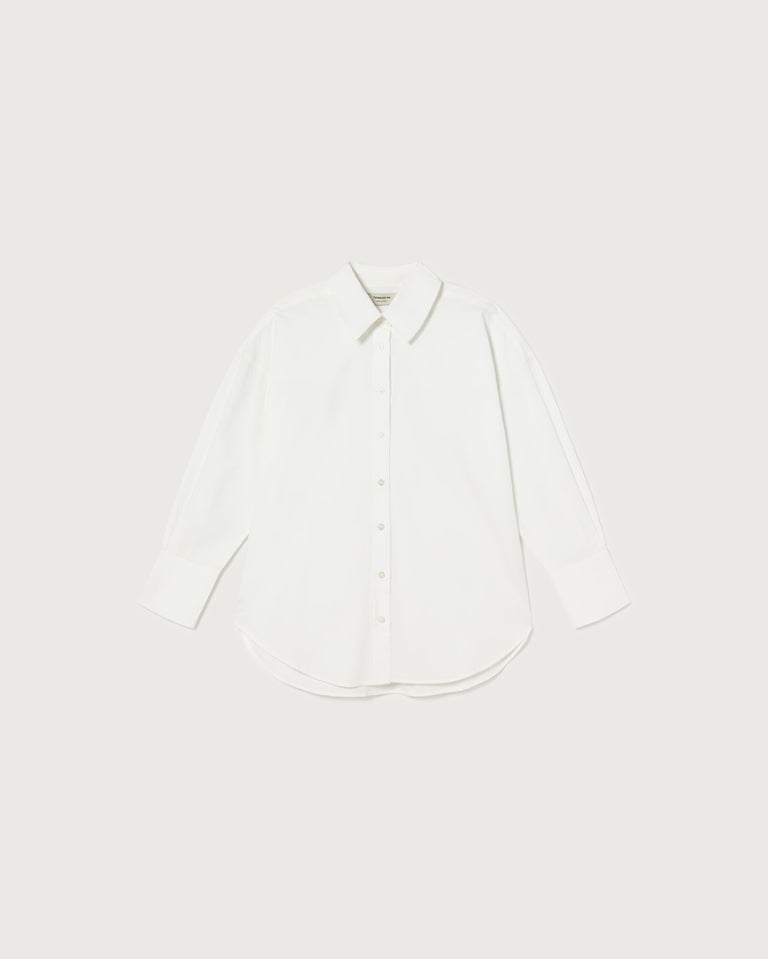 Blusa carangi blanca sostenible-foto silueta6