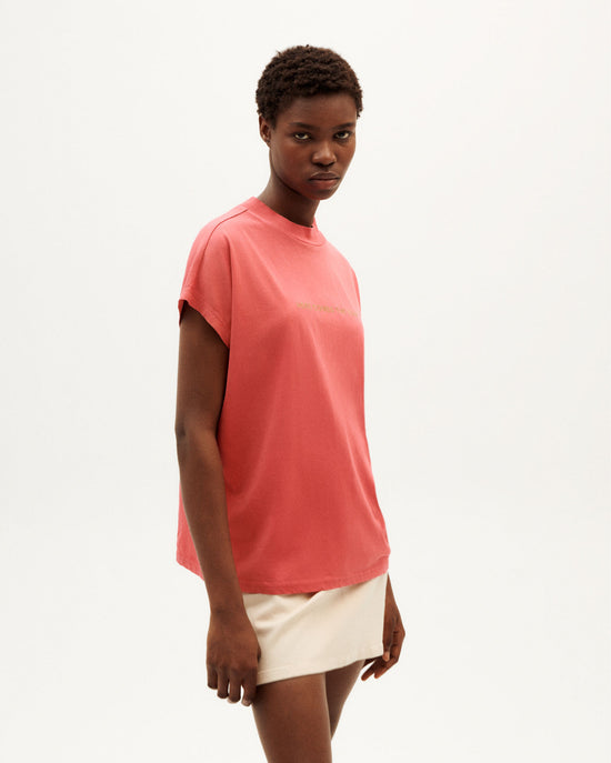 Camiseta rosa Here Comes The Sun sostenible-1
