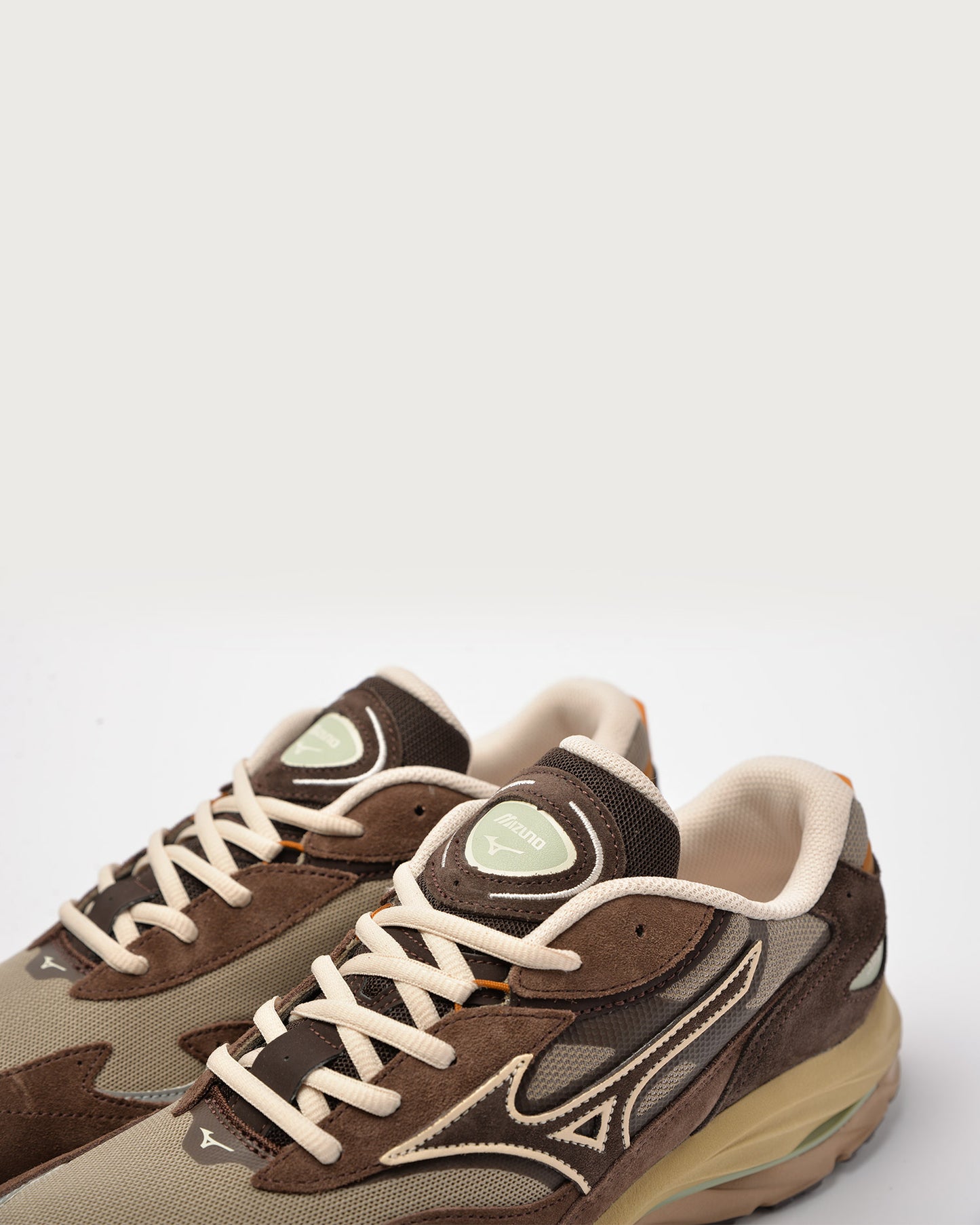 Brown sneakers Wave Rider B