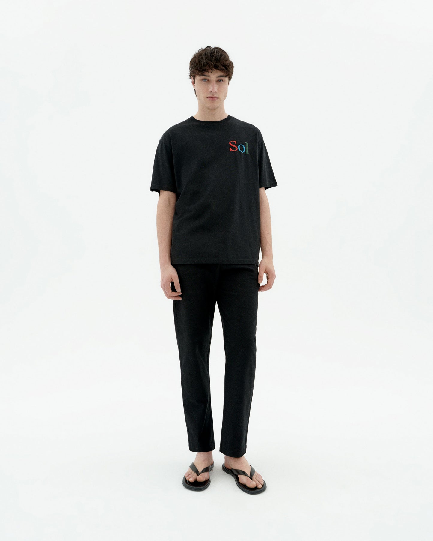 Pantalón negro Travel light sostenible-3