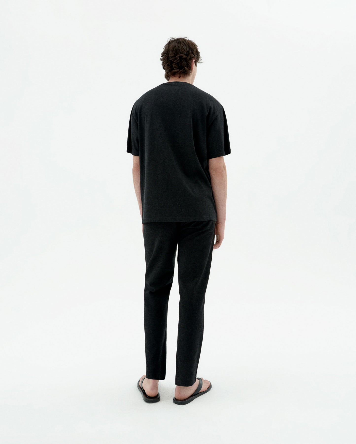 Pantalón negro Travel light sostenible-4