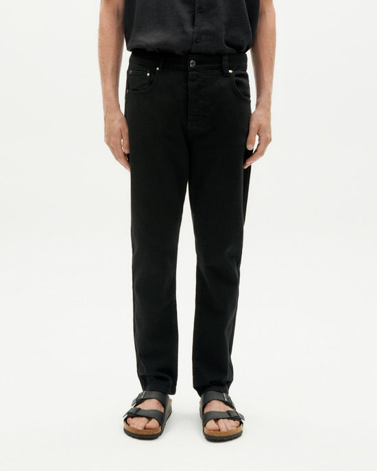 Pantalón negro 5 pockets sostenible -2