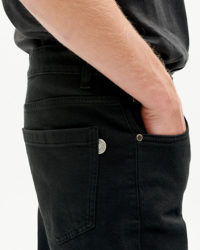 Pantalón negro 5 pockets sostenible -3