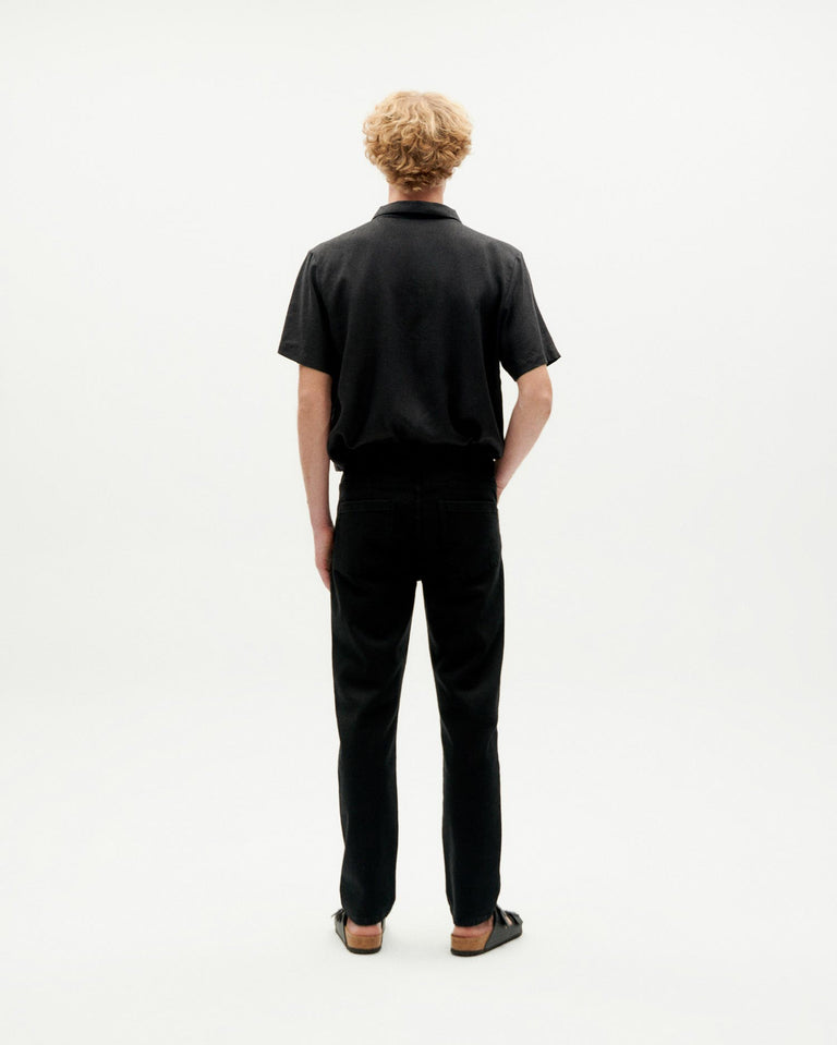 Pantalón negro 5 pockets sostenible -4