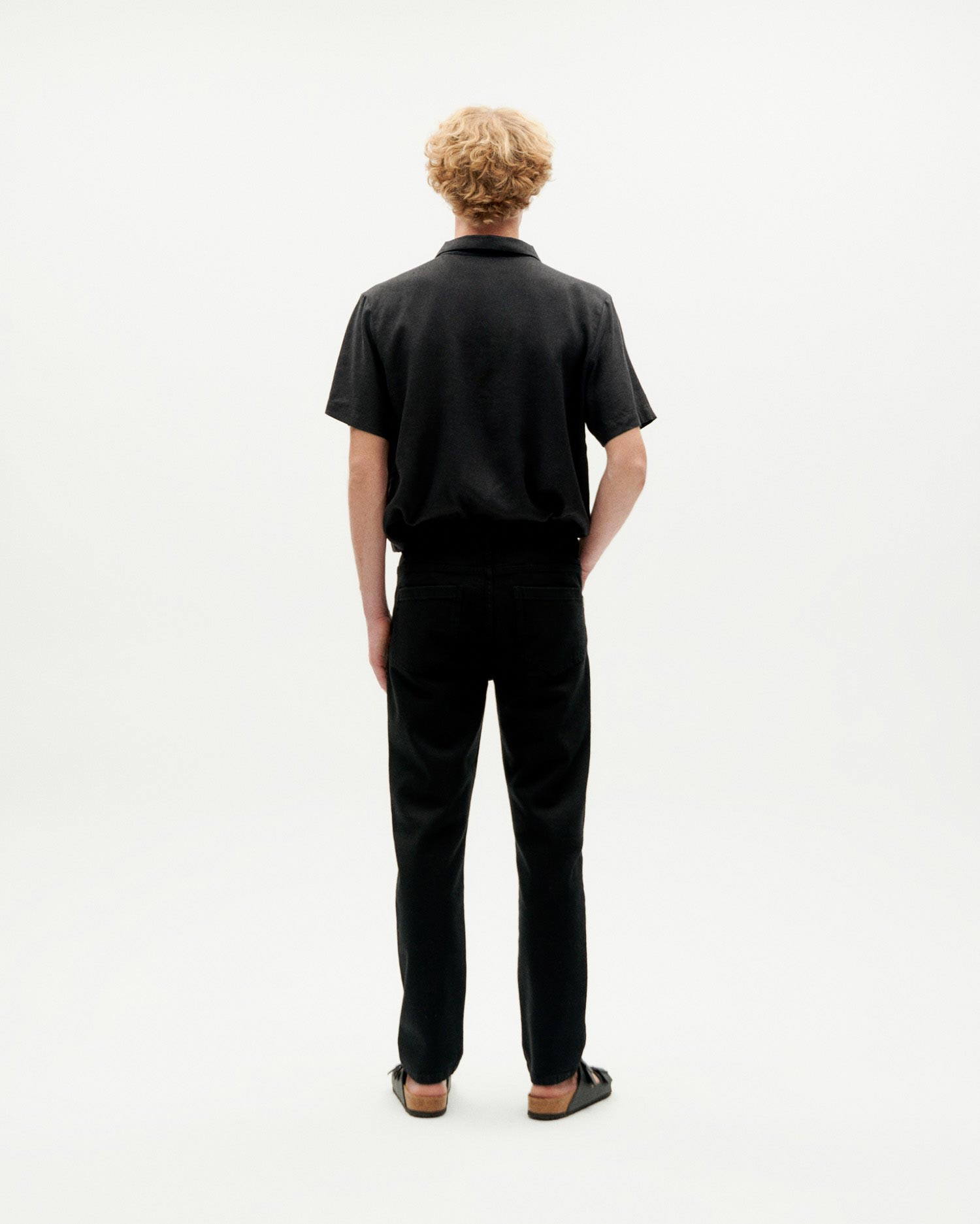 Pantalón negro 5 pockets sostenible -4