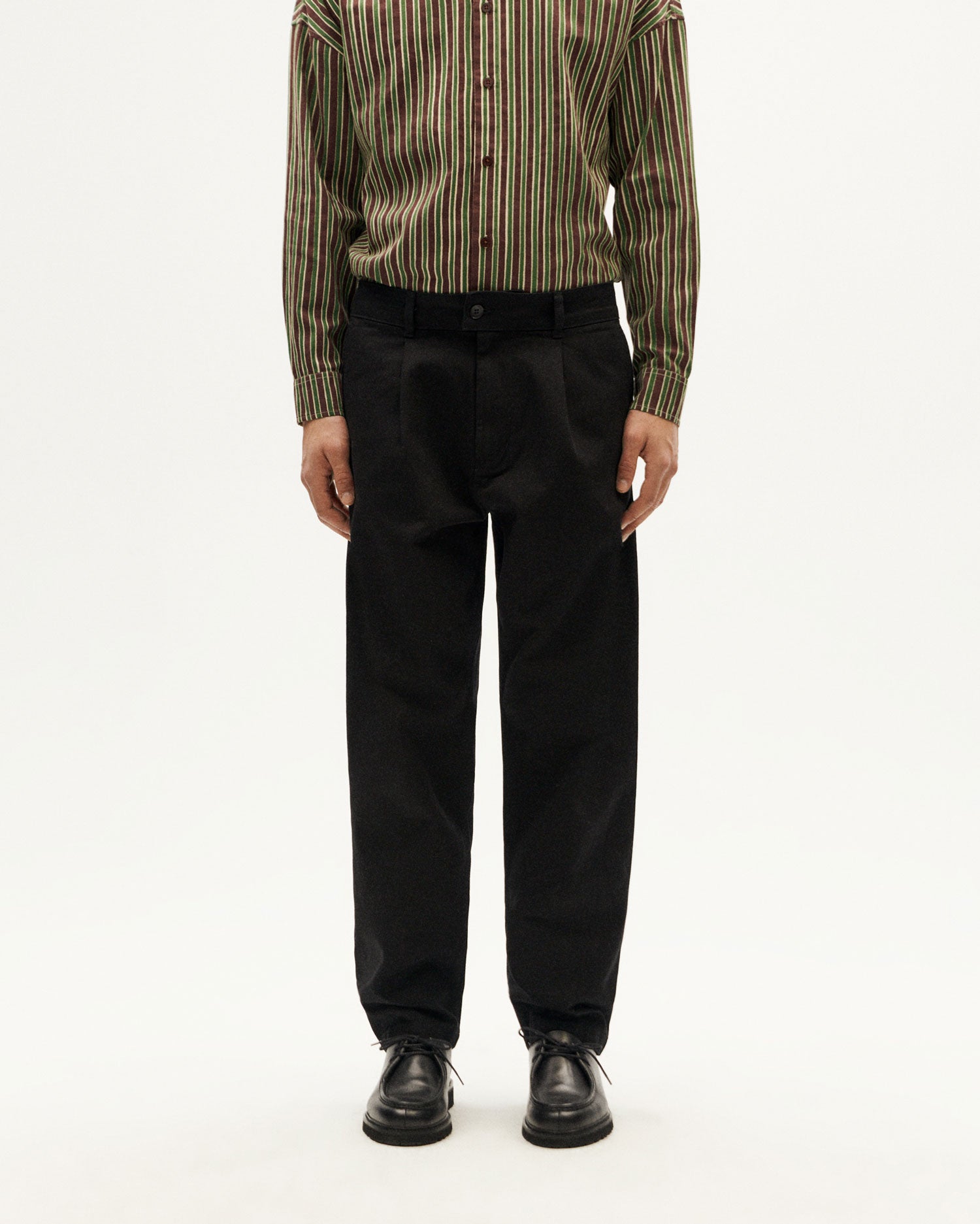 Pantalón negro Wotan sostenible-1