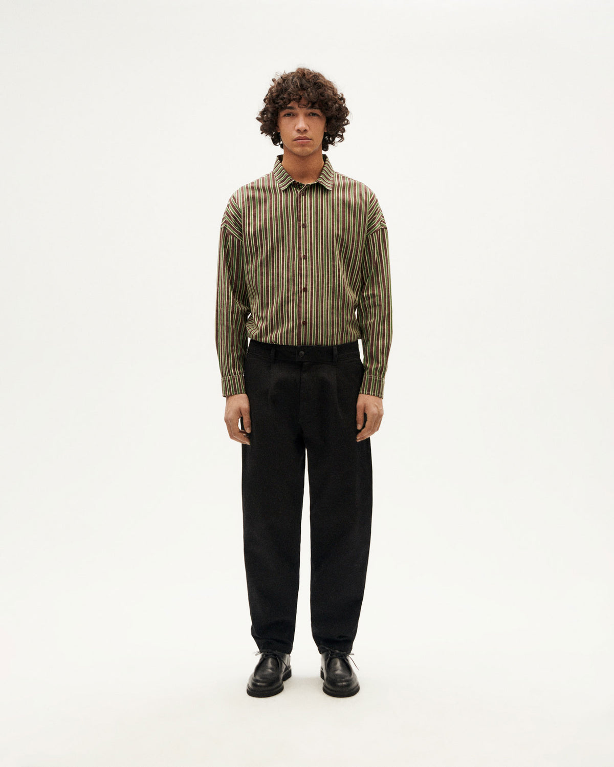 Pantalón negro Wotan sostenible-3