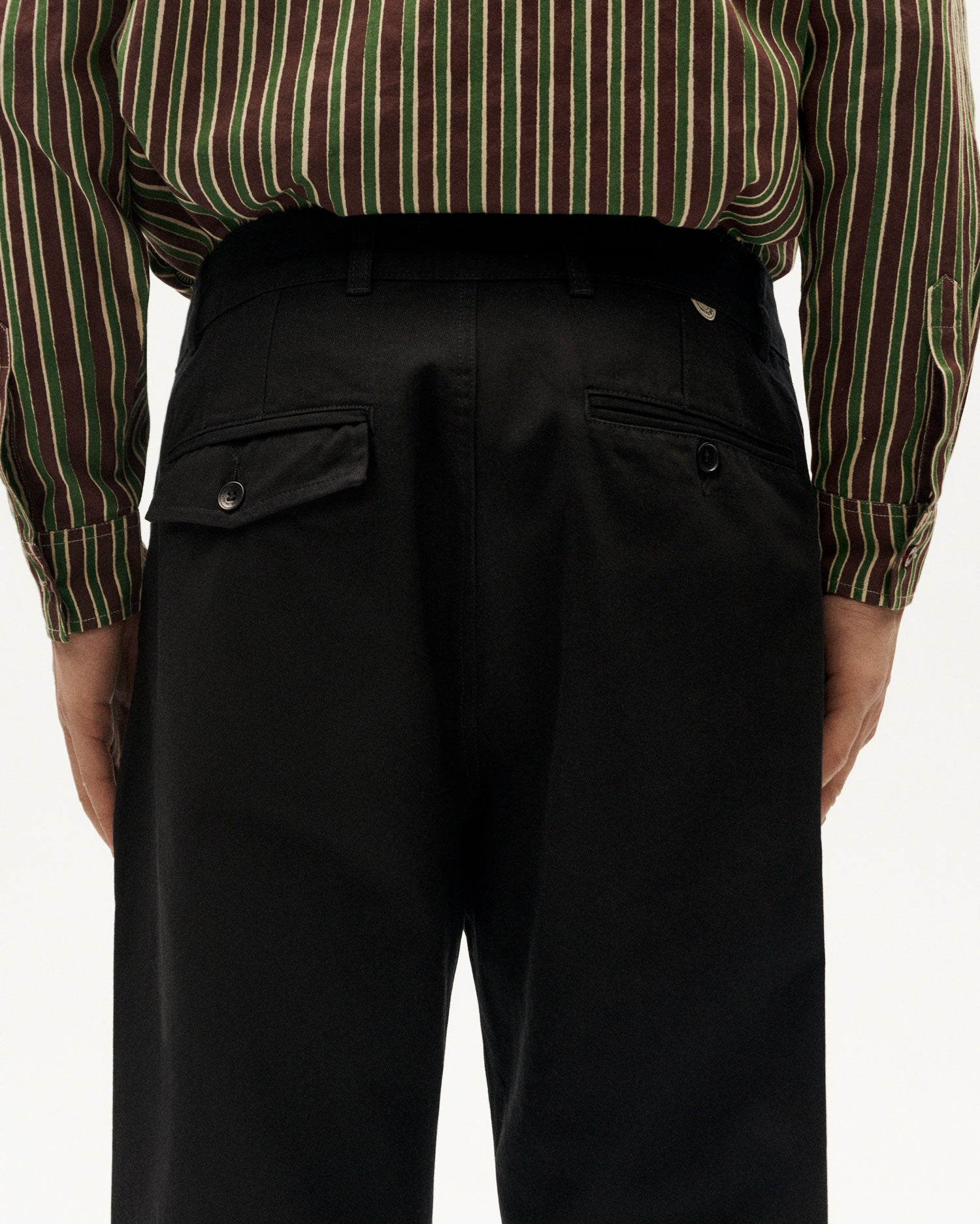 Pantalón negro Wotan sostenible-4