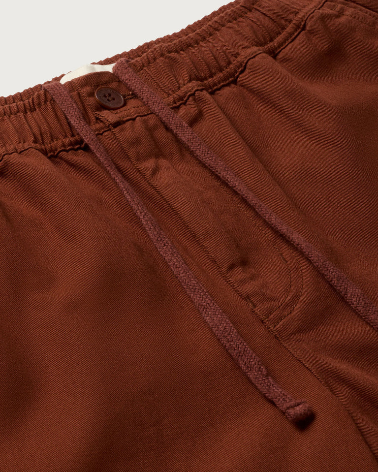 Pantalón marrón Travel sostenible-silueta3