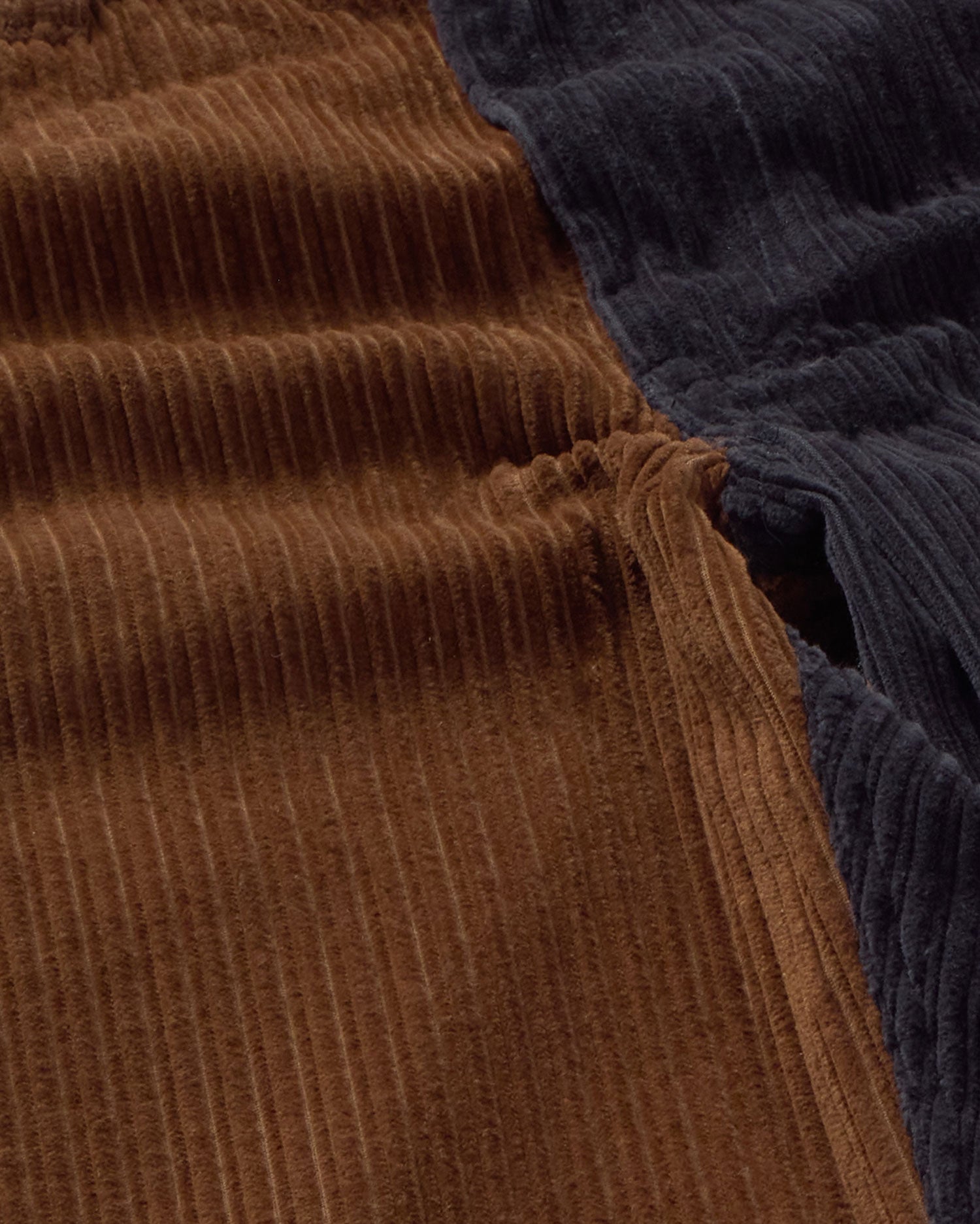 Pantalón recto pana navy y marrón David sostenible silueta - 2