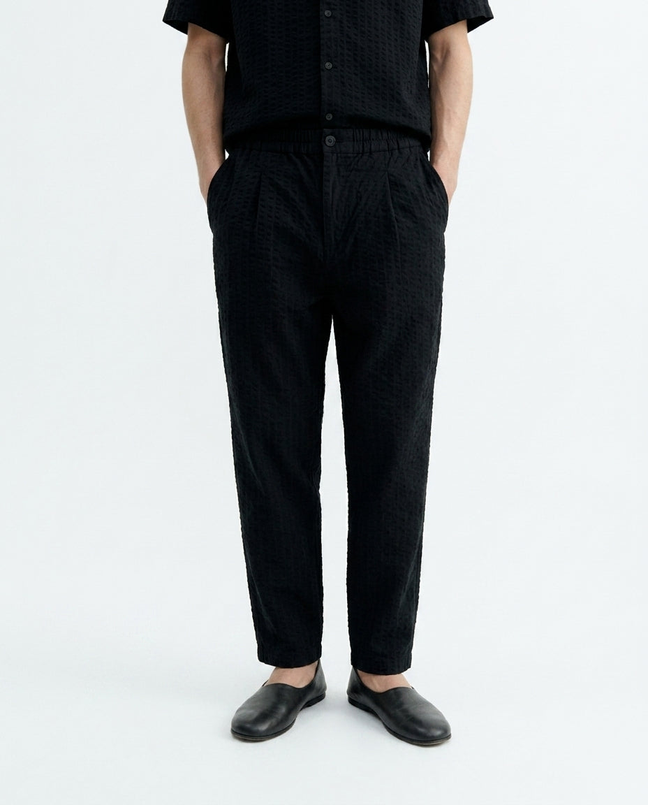 Pantalón negro seersucker Luc sostenible-1.1