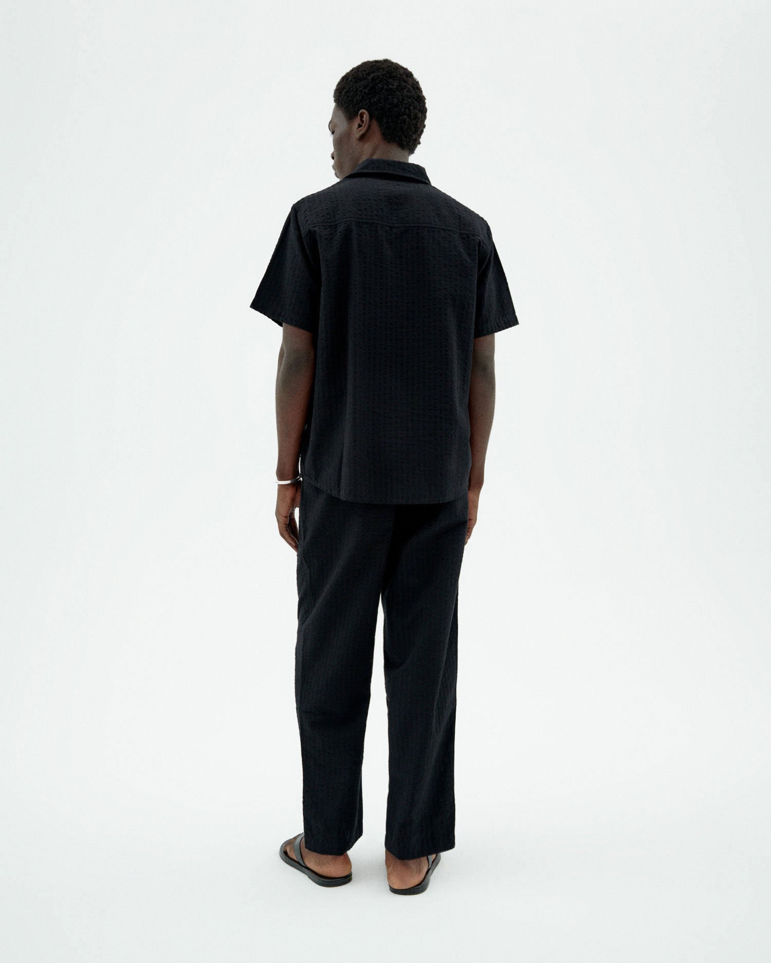 Pantalón negro seersucker Luc sostenible-4