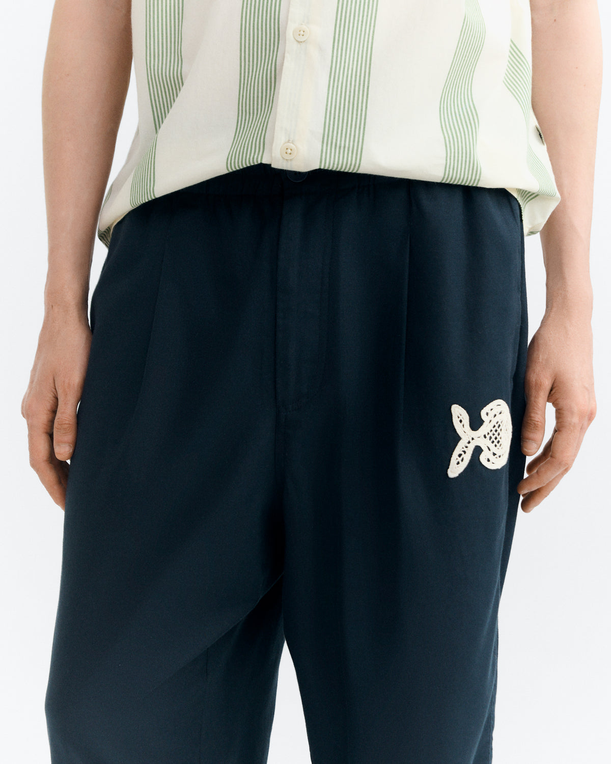 Pantalón loose bordado a mano fish Marcelo sostenible - 3