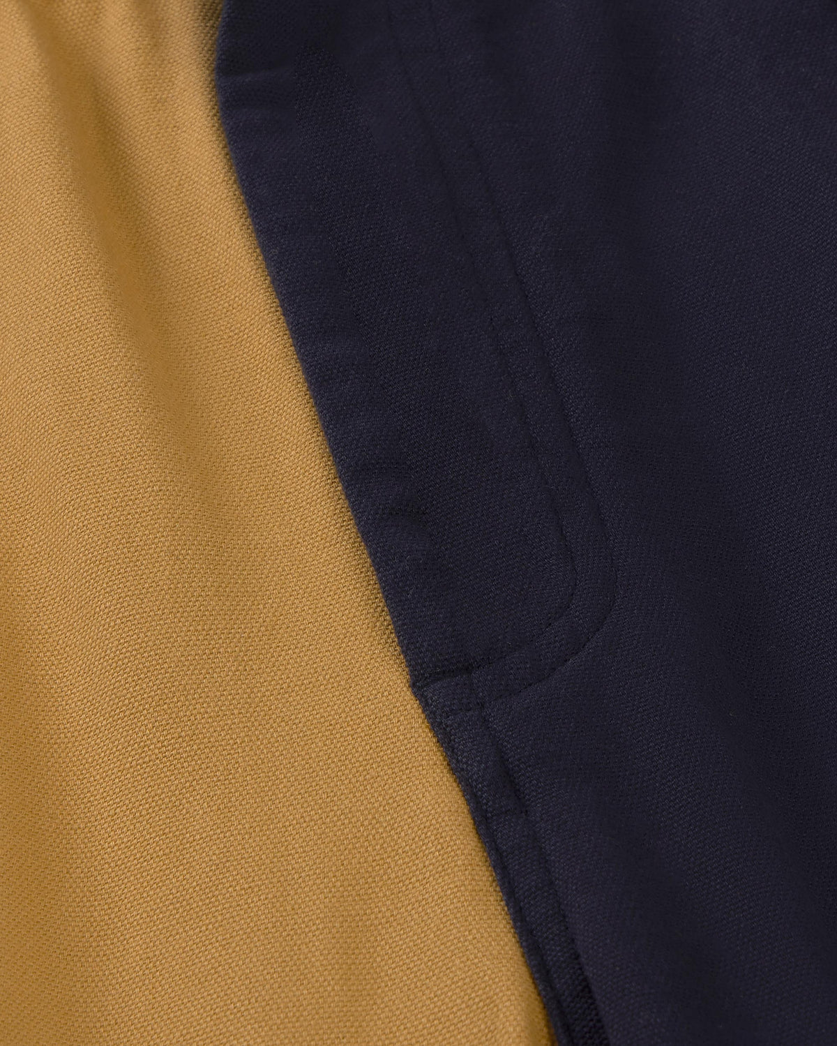 Pantalón loose navy y amarillo Luc sostenible silueta - 2