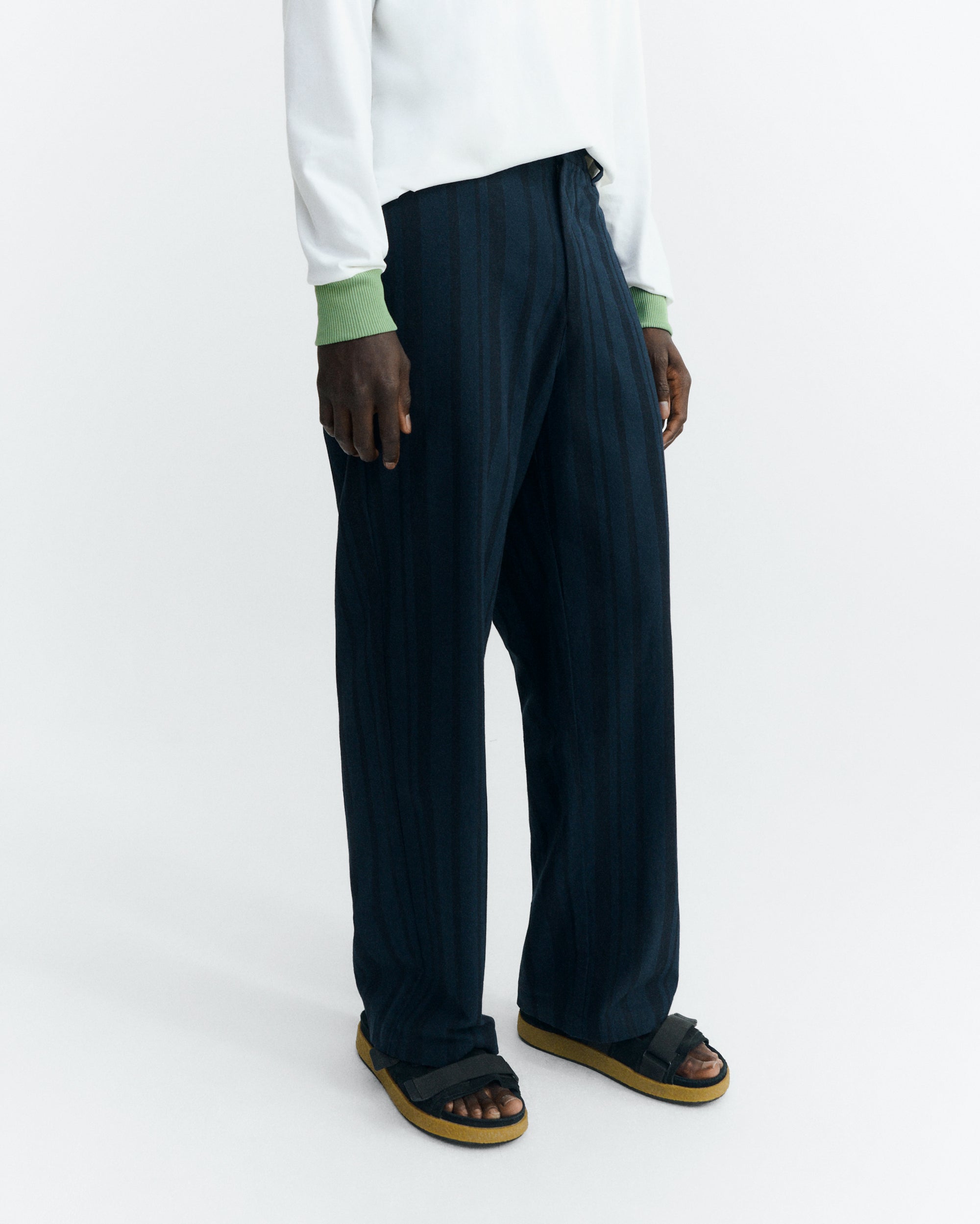 Pantalón loose navy rayas Marc sostenible - 3