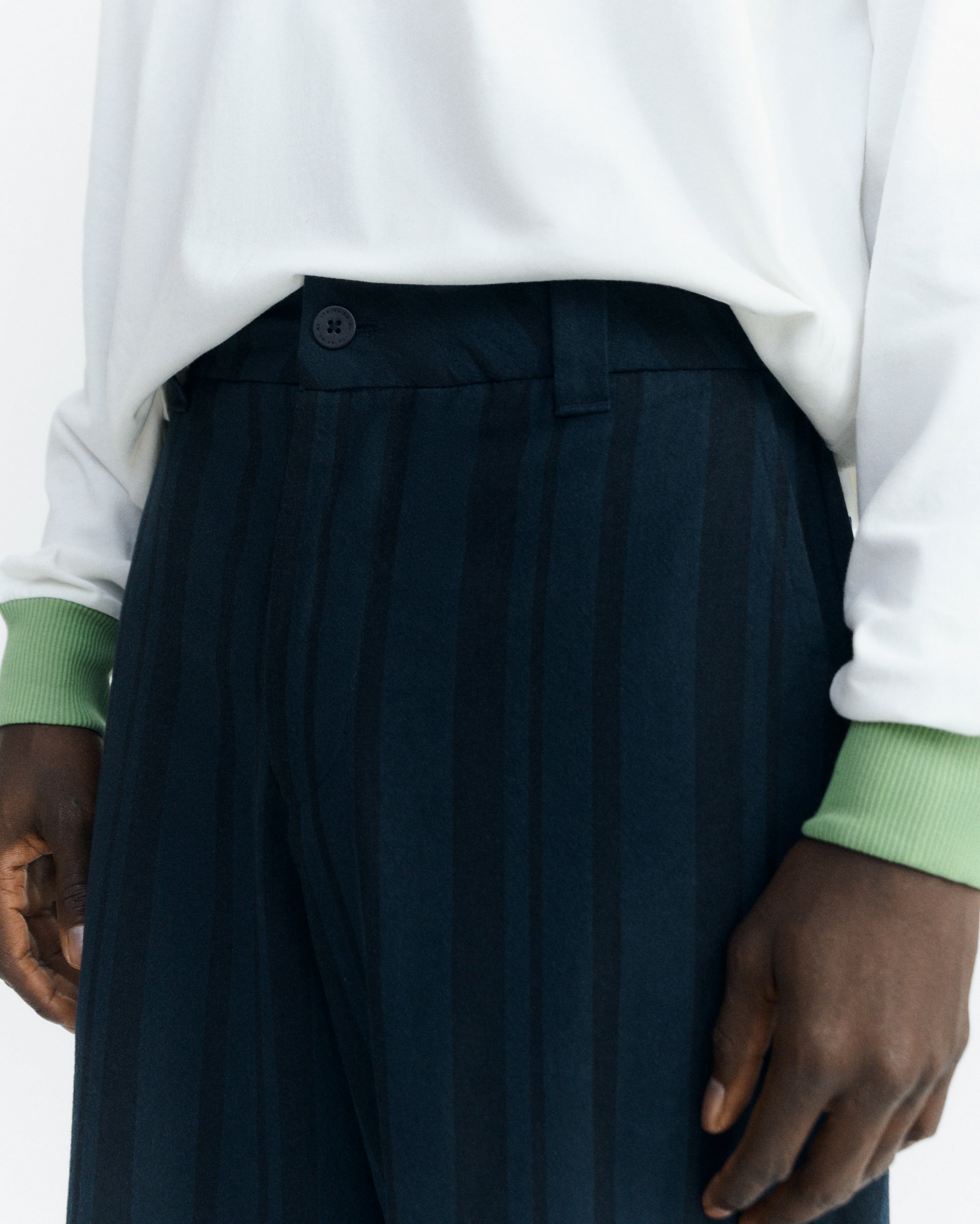 Pantalón loose navy rayas Marc sostenible - 4