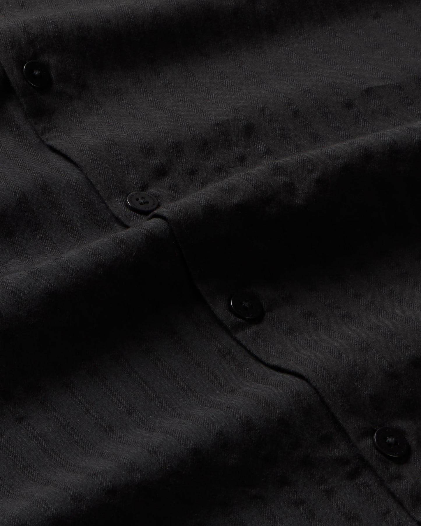 Camisa negra seersucker Tom sostenible - silueta 2