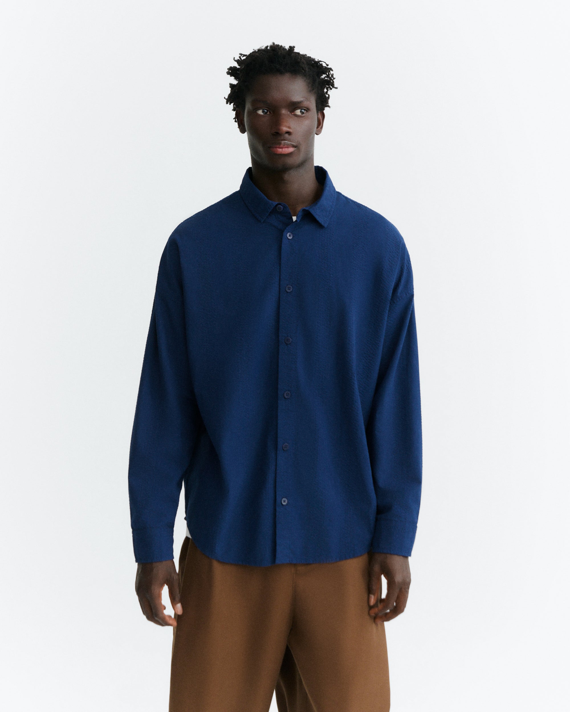 Camisa oversize seersucker azul Haru sostenible - 2
