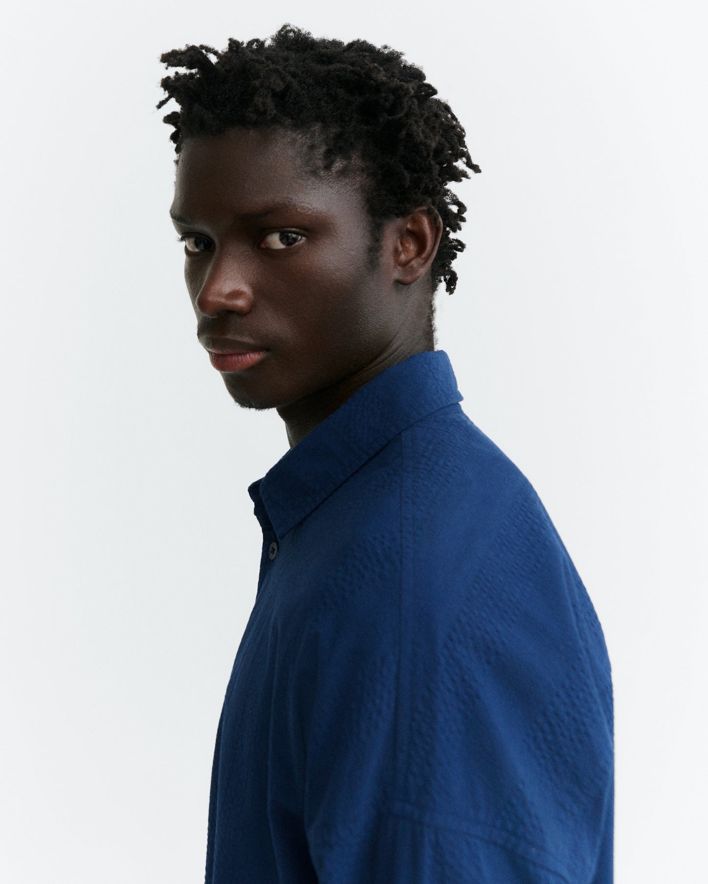 Camisa oversize seersucker azul Haru sostenible - 3