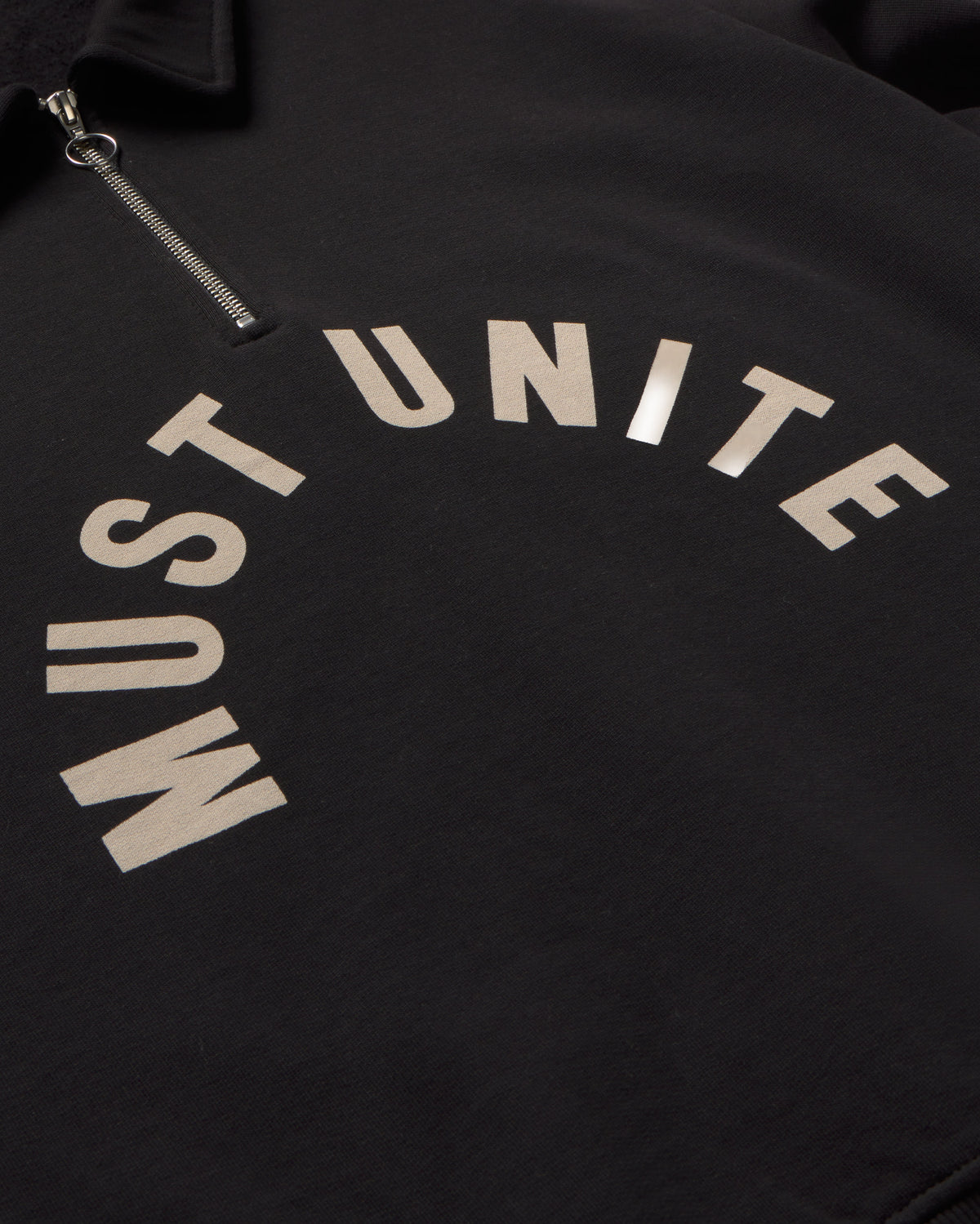 Sudadera negra must unite Gallagher sostenible - silueta 2