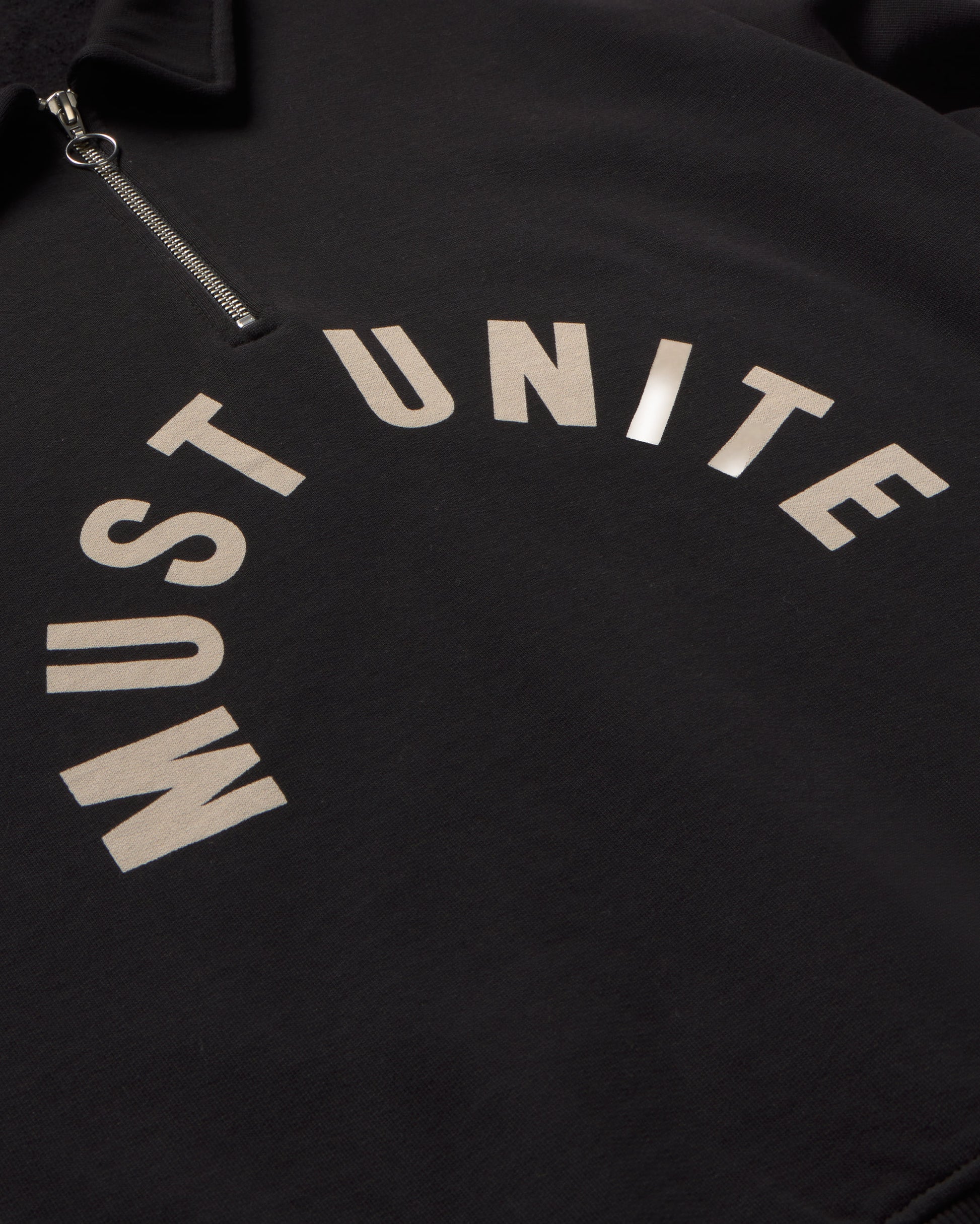 Sudadera negra must unite Gallagher sostenible - silueta 2