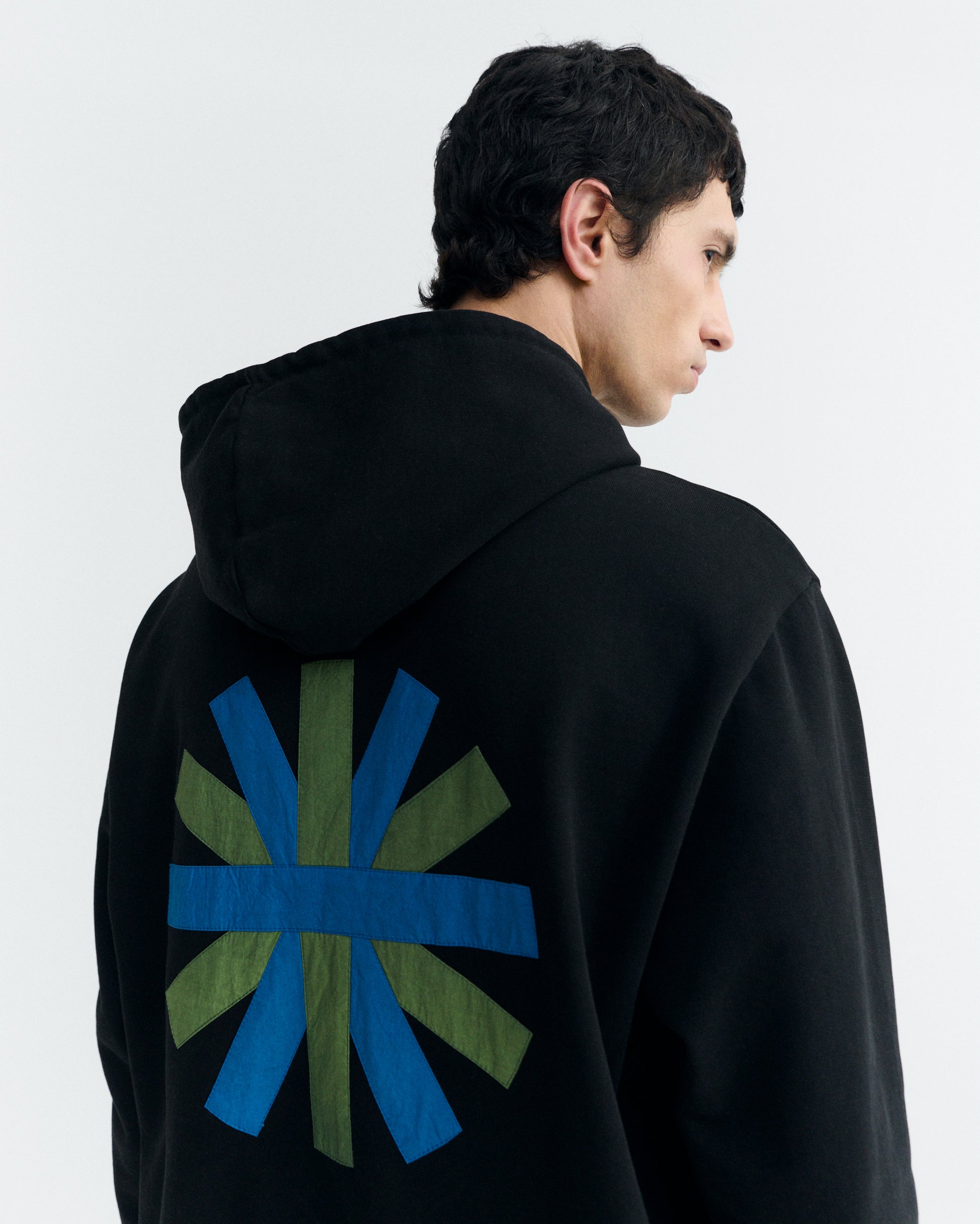 Sudadera negra patched sol espalda Simon sostenible - 3