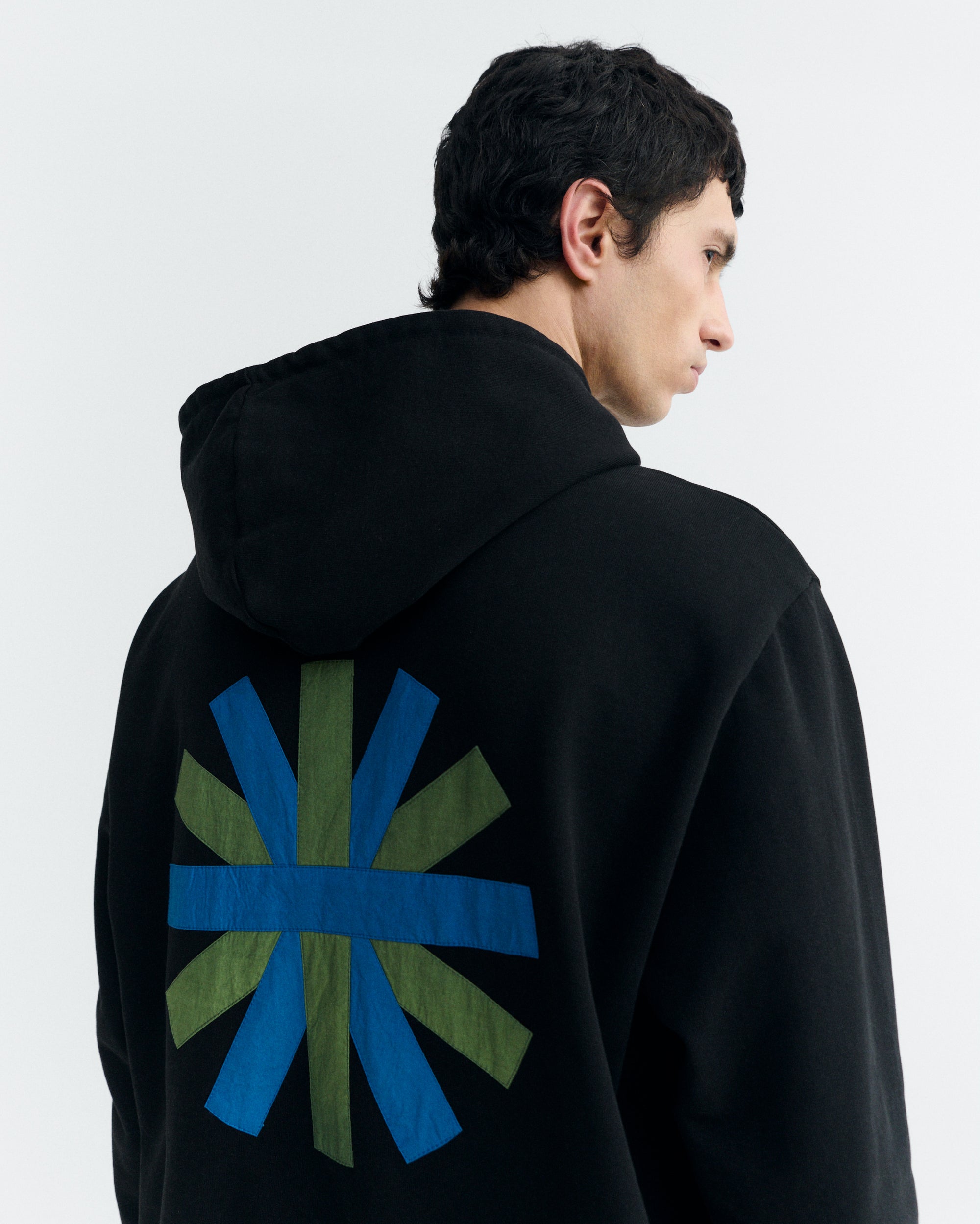 Sudadera negra patched sol espalda Simon sostenible - 3
