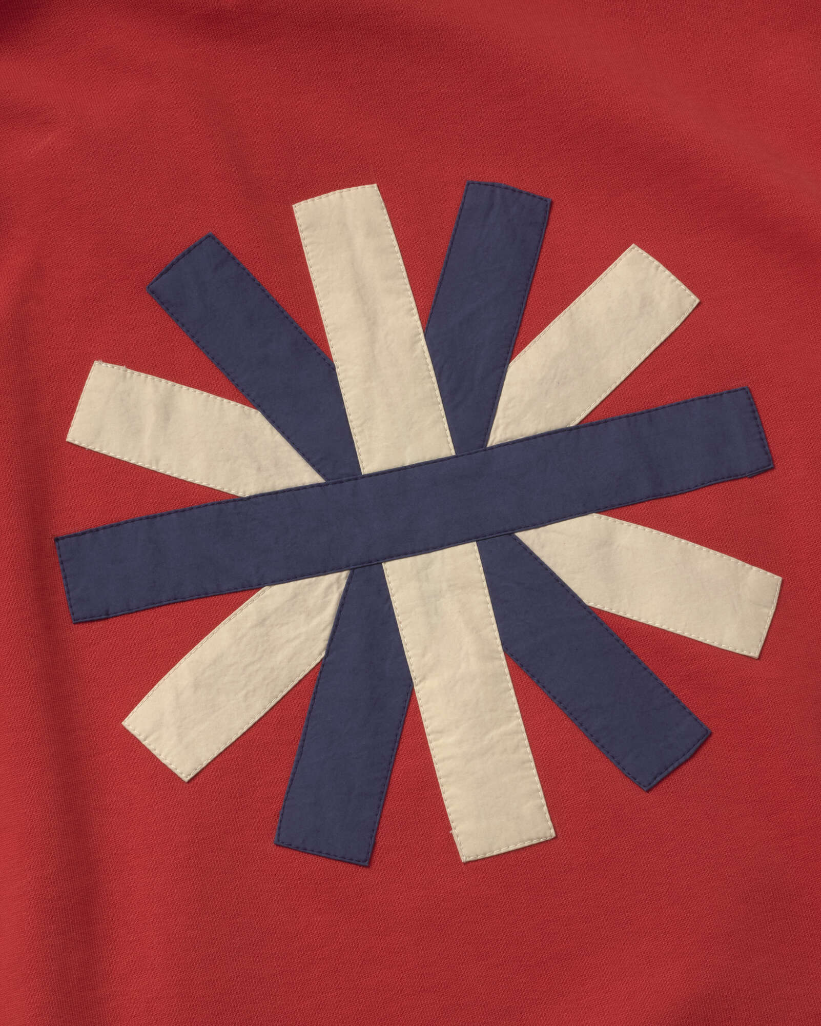 Sudadera roja patched sol espalda Simon sostenible silueta - 2