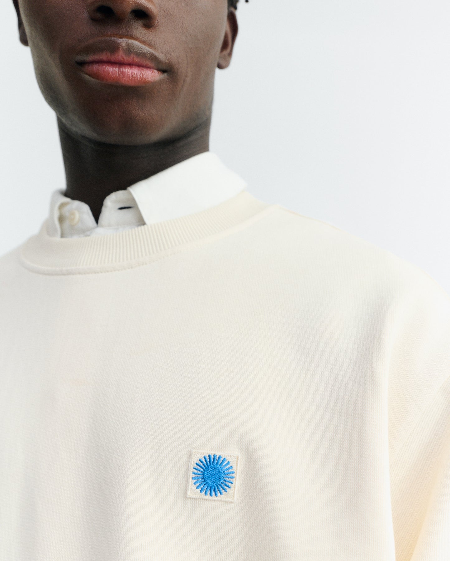 Sudadera cruda sol azul espalda Leon sostenible - 4