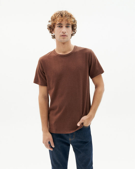Camiseta gruesa marrón hemp sostenible-1