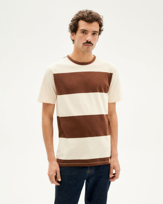 Camiseta marrón rayas sostenible-1