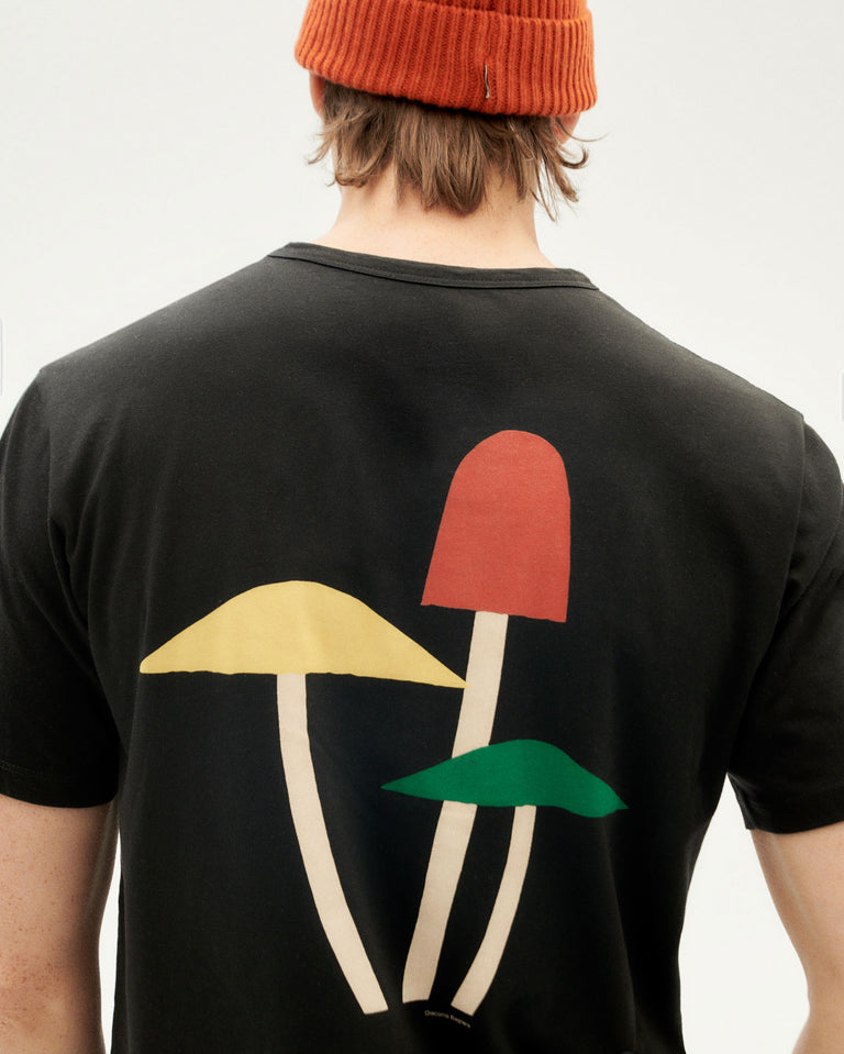 Camiseta negra Funghi 3 sostenible-5