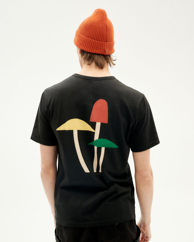 Camiseta negra Funghi 3 sostenible-6