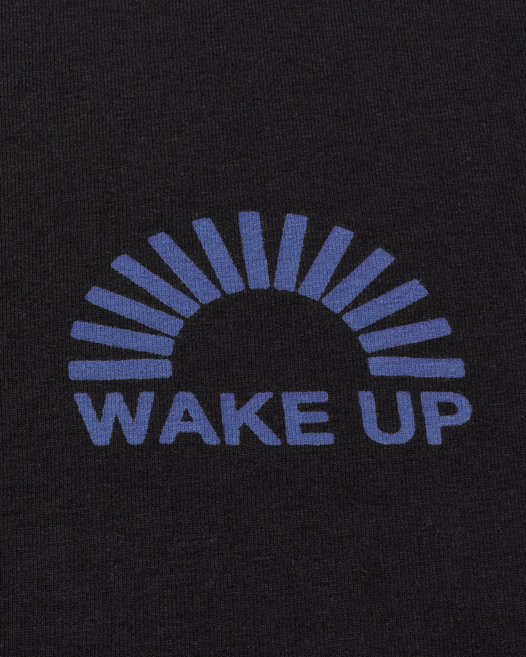 Camiseta negra Wake up sostenible -silueta2
