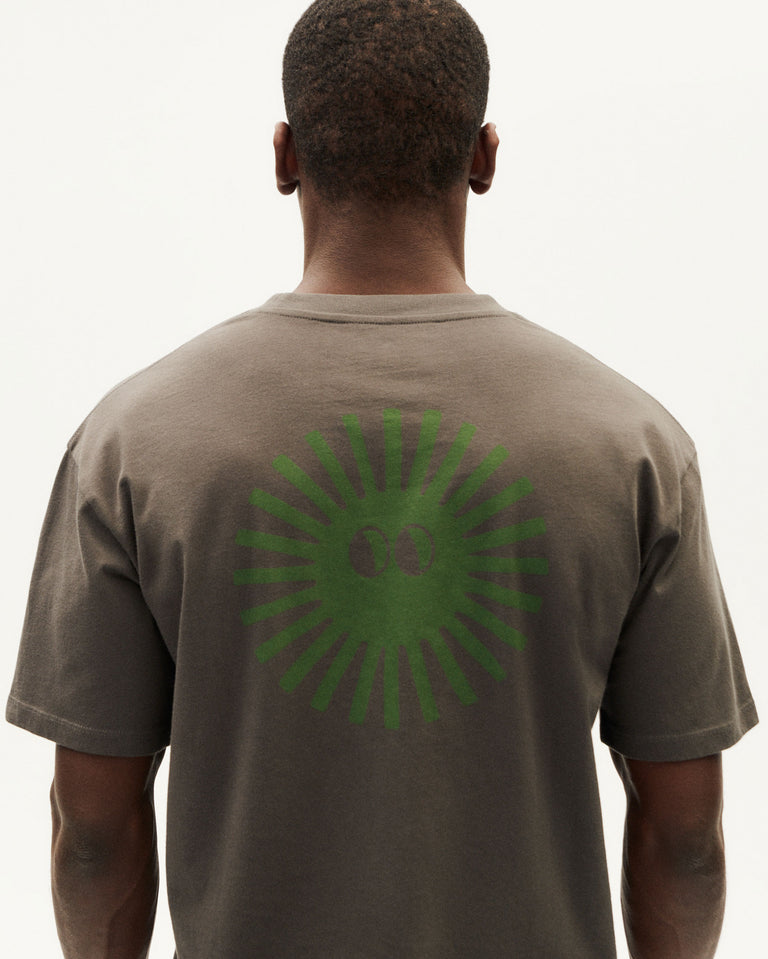 Camiseta gris face Sol espalda verde Aaron sostenible-1