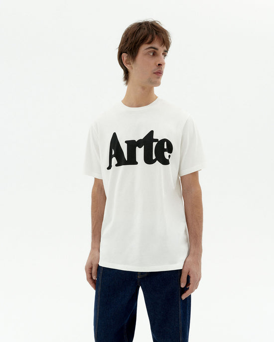 Camiseta blanca arte Zach sostenible-1