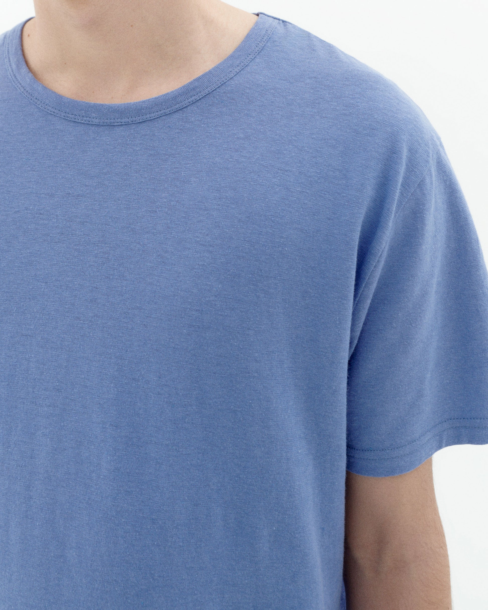 Camiseta azul claro hemp sostenible-3