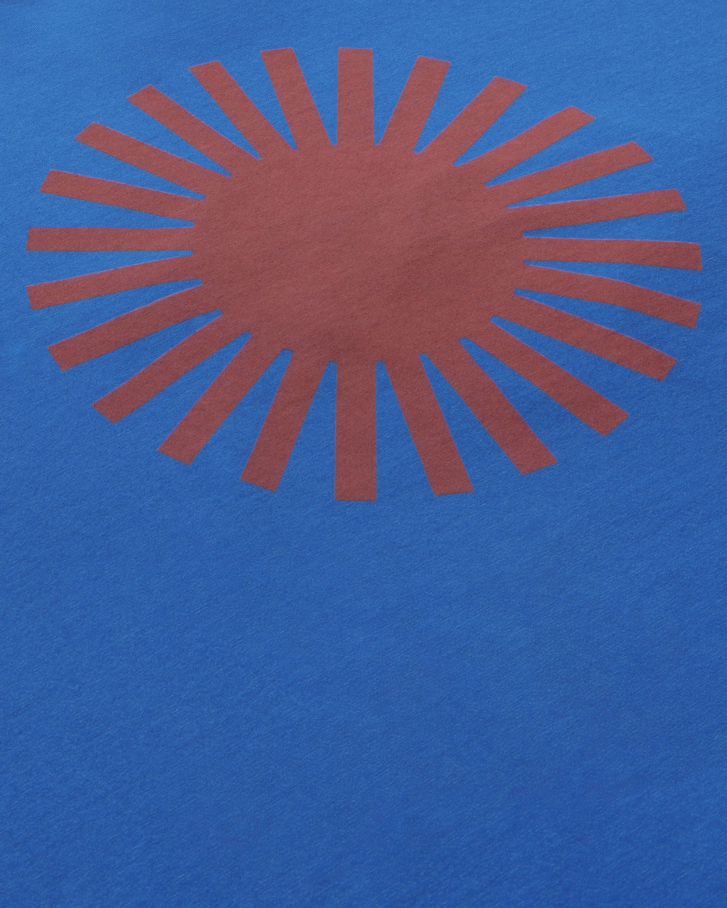 Camiseta azul sol espalda marrón sostenible - silueta 3