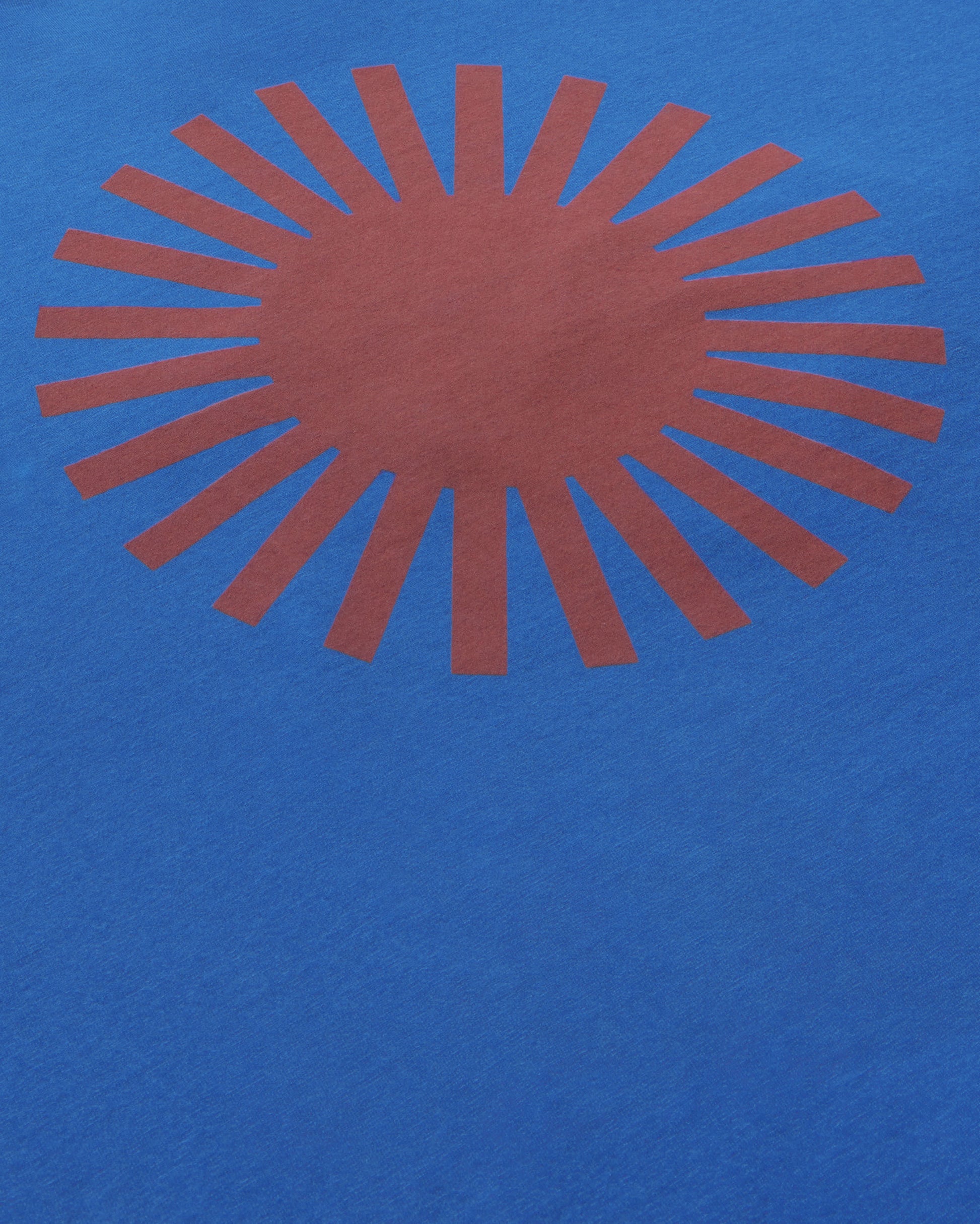 Camiseta azul sol espalda marrón sostenible - silueta 3