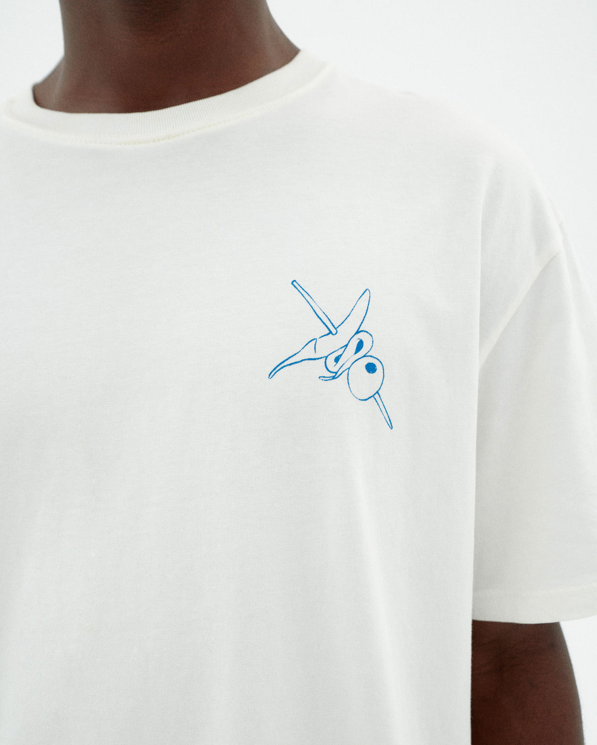 Camiseta blanca chiringuito Aaron sostenible-3