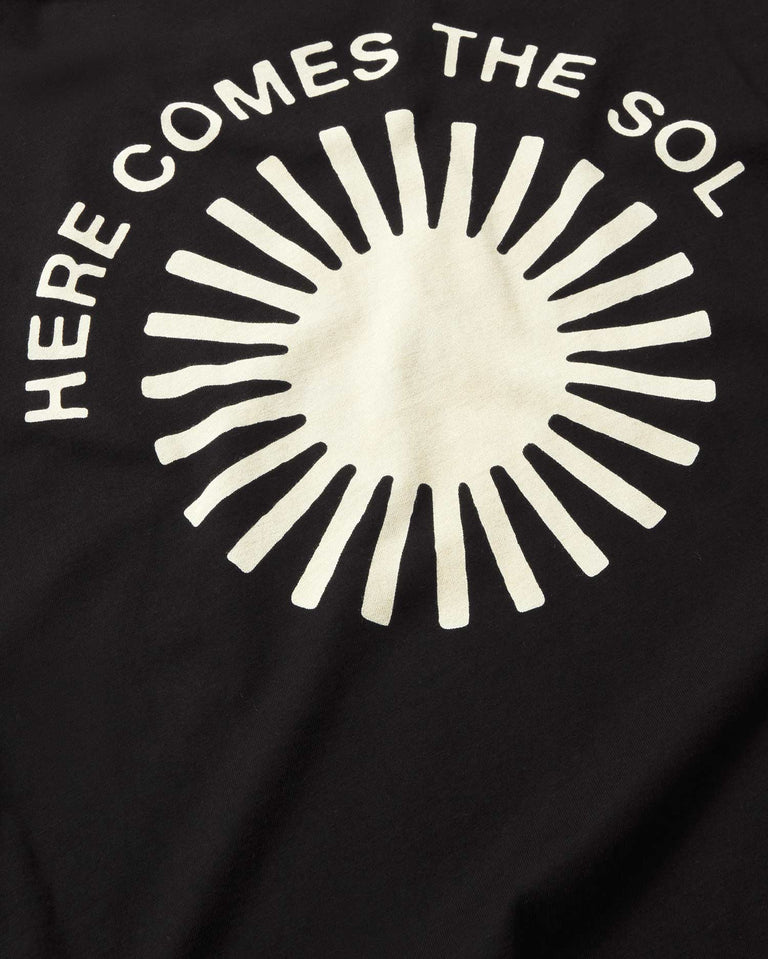 Camiseta negra sol retro Emilio sostenible- silueta 3